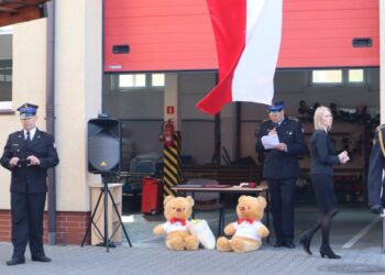 Przekazanie pojazdu kobylińskiej jednostce OSP