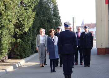 Przekazanie pojazdu kobylińskiej jednostce OSP