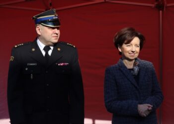 Przekazanie pojazdu kobylińskiej jednostce OSP