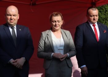 Przekazanie pojazdu kobylińskiej jednostce OSP