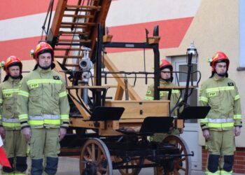 Przekazanie pojazdu kobylińskiej jednostce OSP