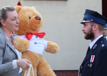 Przekazanie pojazdu kobylińskiej jednostce OSP