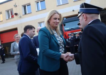 Przekazanie pojazdu kobylińskiej jednostce OSP