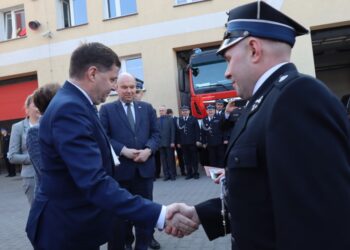 Przekazanie pojazdu kobylińskiej jednostce OSP