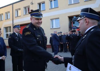 Przekazanie pojazdu kobylińskiej jednostce OSP