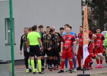 Przegrana z liderem po zaciętym pojedynku