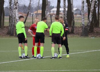 Przegrana z liderem po zaciętym pojedynku