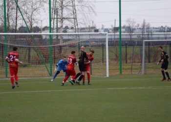 Przegrana z liderem po zaciętym pojedynku