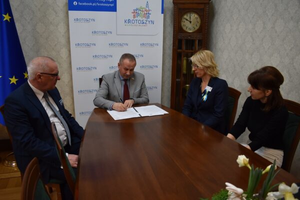 Finansowe wsparcie z miast partnerskich