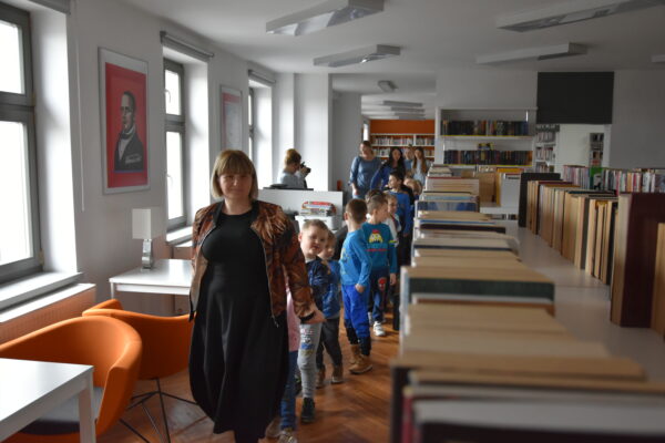 Przedszkolaki z wizytą w bibliotece