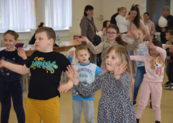 Wspólna zabawa polskich i ukraińskich dzieci