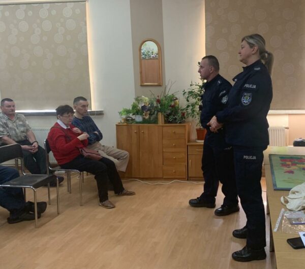 Policjanci z wizytą w DPS-ie