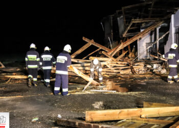 Dwa obiekty zniszczone przez wiatr