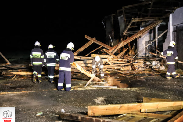 Dwa obiekty zniszczone przez wiatr