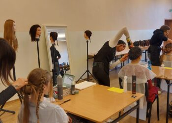 Zmagania młodych adeptów fryzjerstwa