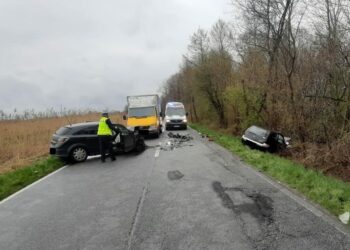 Zderzenie trzech samochodów