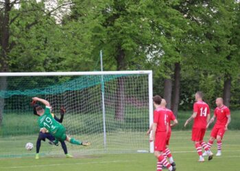 Wrócili z bagażem trzech goli