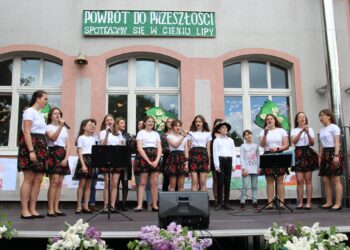 Festyn w cieniu lipy