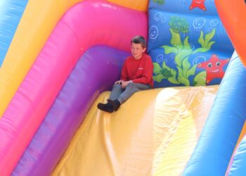 Podwórkowe zabawy z dawnych lat