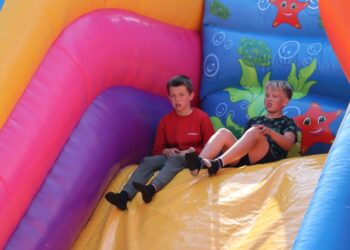 Podwórkowe zabawy z dawnych lat