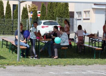 Podwórkowe zabawy z dawnych lat