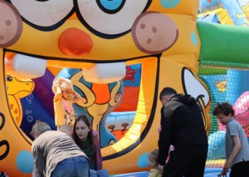 Podwórkowe zabawy z dawnych lat