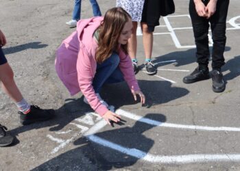 Podwórkowe zabawy z dawnych lat
