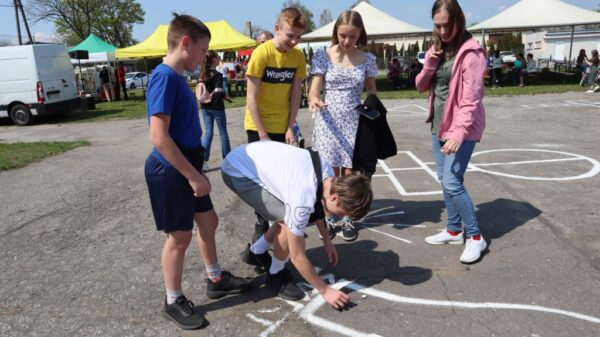 Podwórkowe zabawy z dawnych lat