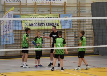 Zmagania czwórek w krotoszyńskiej hali