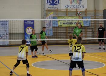 Zmagania czwórek w krotoszyńskiej hali