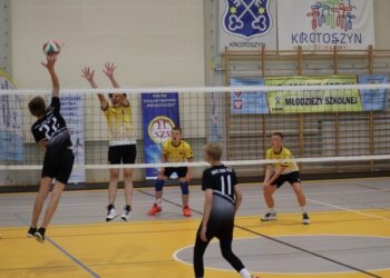 Zmagania czwórek w krotoszyńskiej hali