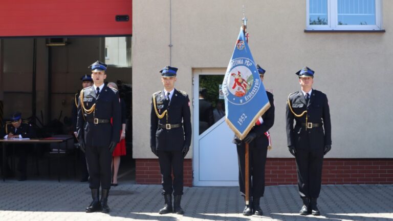 Uroczysty apel z okazji święta strażaków