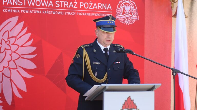 Uroczysty apel z okazji święta strażaków