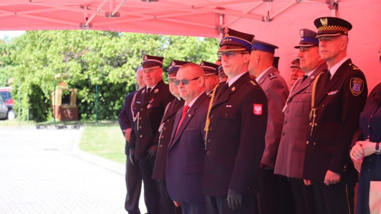 Uroczysty apel z okazji święta strażaków