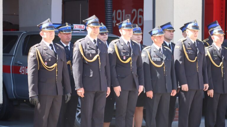 Uroczysty apel z okazji święta strażaków