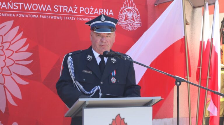 Uroczysty apel z okazji święta strażaków