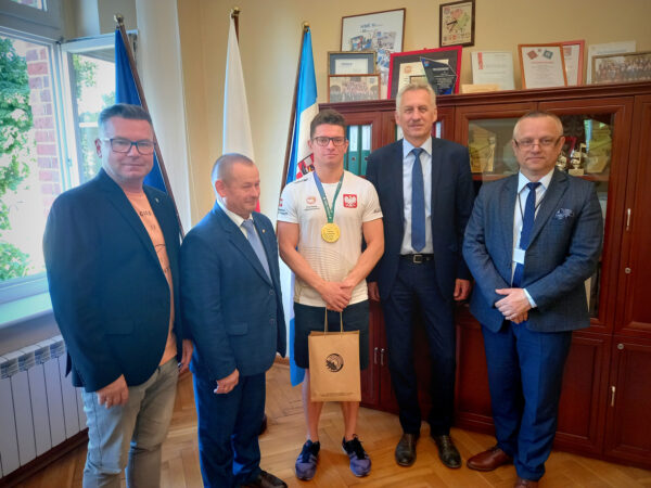 Multimedalista z wizytą w starostwie