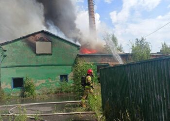 Płonął nieużytkowany budynek