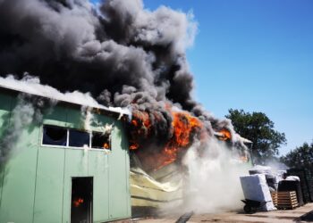 Hala produkcyjna stanęła w ogniu