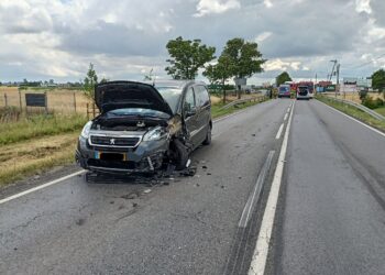 Zderzenie osobówek na krajówce