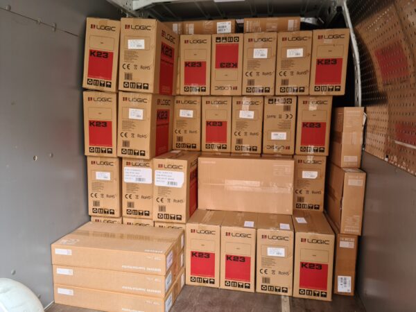 Dostawa sprzętu komputerowego