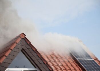 Ponad pięć godzin walczyli z ogniem