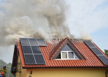 Ponad pięć godzin walczyli z ogniem