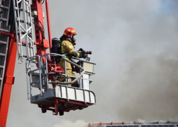 Ponad pięć godzin walczyli z ogniem