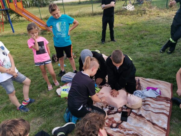 Szkolenie młodych strażaków