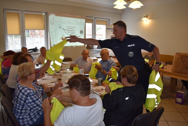 Z seniorami rozmawiali o bezpieczeństwie