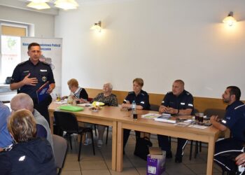 Z seniorami rozmawiali o bezpieczeństwie