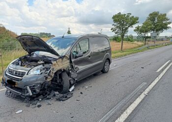 Zderzenie osobówek na krajówce