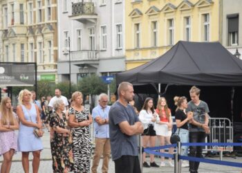 Rockowo i deszczowo na krotoszyńskim rynku