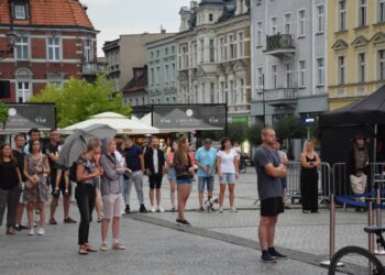 Rockowo i deszczowo na krotoszyńskim rynku